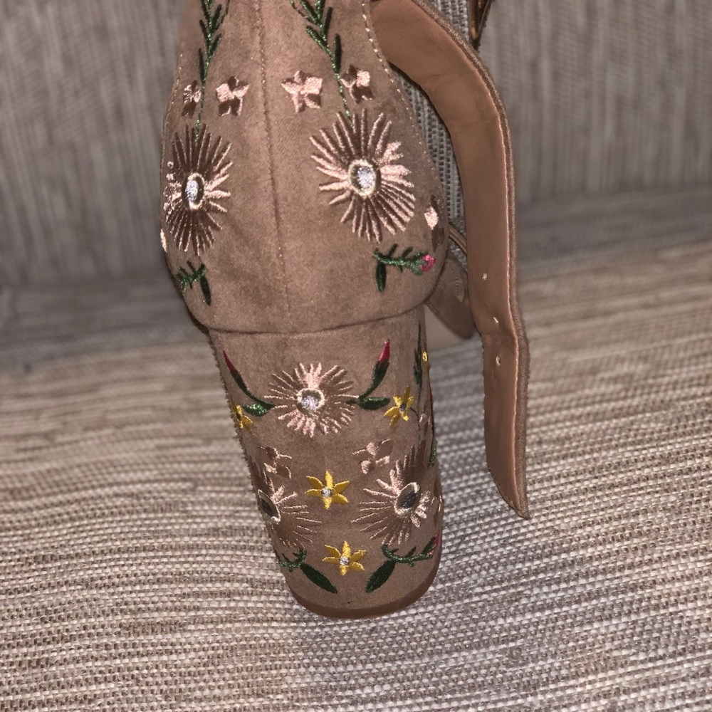 Designed block heel - Picture 4 of 6